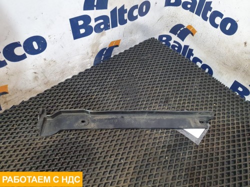 Накладка лобового стекла левая