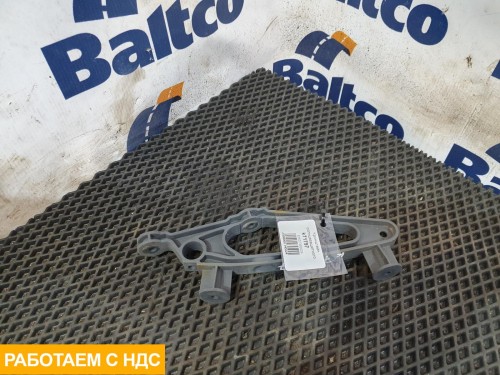 Кронштейн солнцезащитного козырька